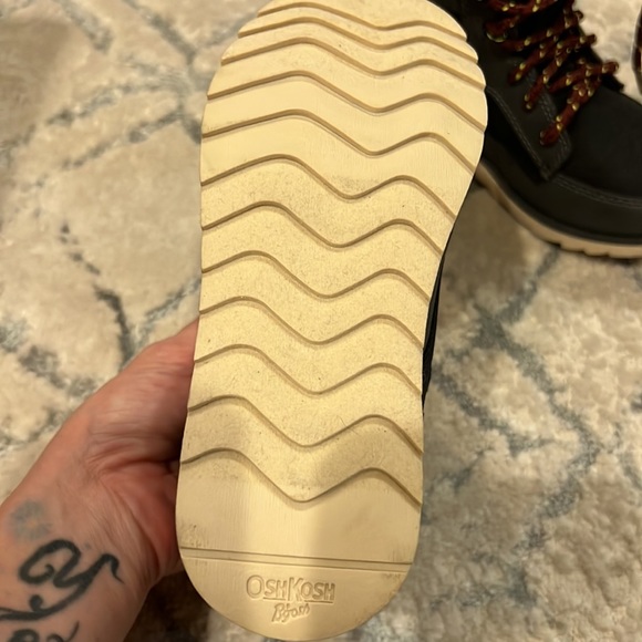 Oshkosh high tops for your little boy size 13 😎😘❤️🥰👌 - Picture 7 of 7